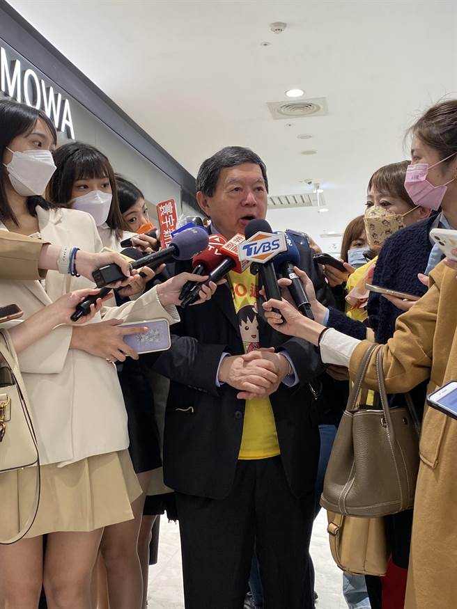 不畏通膨、經濟蕭條，遠東集團董事長徐旭東表示，對SOGO百貨全台7店周年慶業績達118億元有信心。(洪凱音攝影)