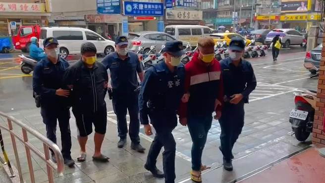 警方早上再逮捕主嫌蔡男（29歲）以及親弟弟蔡男（26歲）。（警方提供／李奇叡新北傳真）