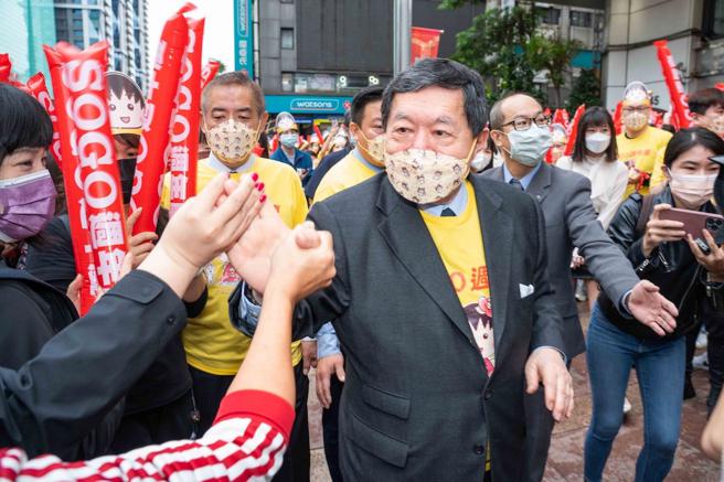 远东集团董事长徐旭东，期许来SOGO消费的顾客都能「Happy！」。（石智中摄）