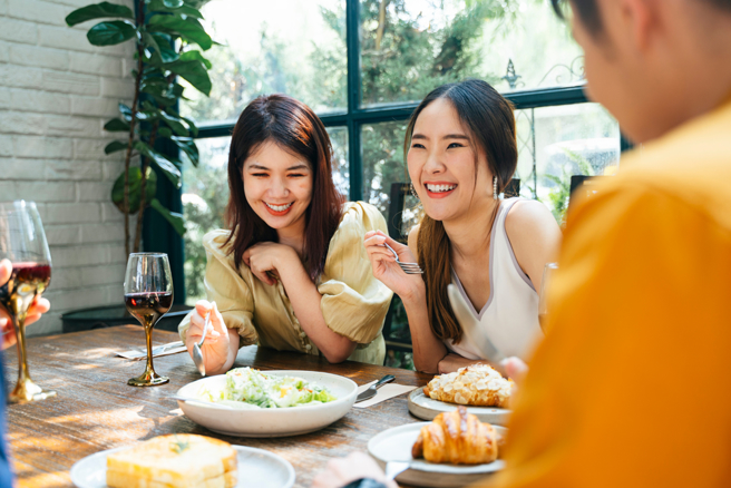 女同学出社会免付房租，引起网友讨论。（图／shutterstock）