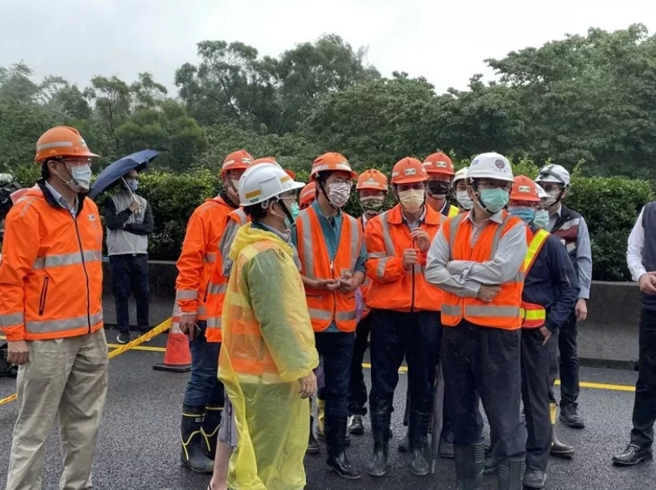 王国材指出，国1汐止段可望于7日恢復正常通车。（高公局提供）