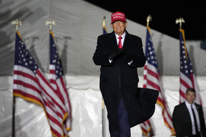 美國民主黨籍總統拜登和共和黨籍前總統川普今天展開期中選舉前造勢閃電戰。（圖／美聯社）