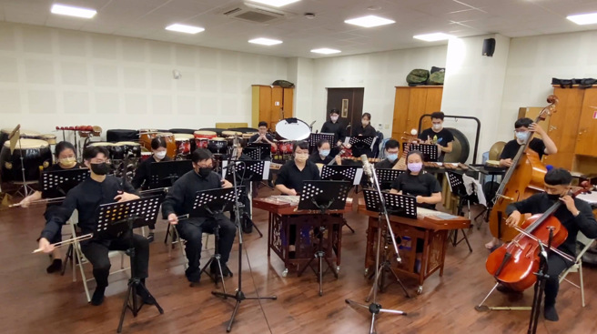 南华大学民族音乐学系上(10)月首度参加「2022马来西亚华总国油杯国际艺术节」囊括「荣誉金奖」前三名。(照片/南华大学提供)