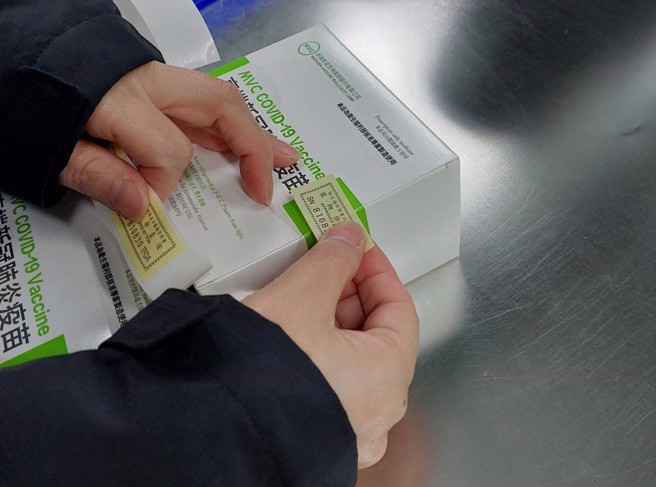 陈培哲认为高端延长EUA没意义 ，王必胜回应了。（图／食药署提供）