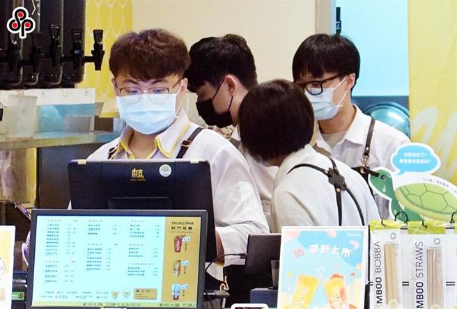 依职业安全卫生法规定，雇主应对劳工应施以从事工作与预防灾变所必要的安全卫生教育及训练，新雇劳工至少要上3小时，否则可处3万元至15万元罚锾。（报系资料照）