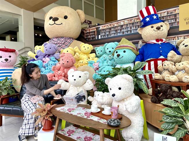 民眾可在特别座位区跟熊熊拍照。（张毓翎摄）