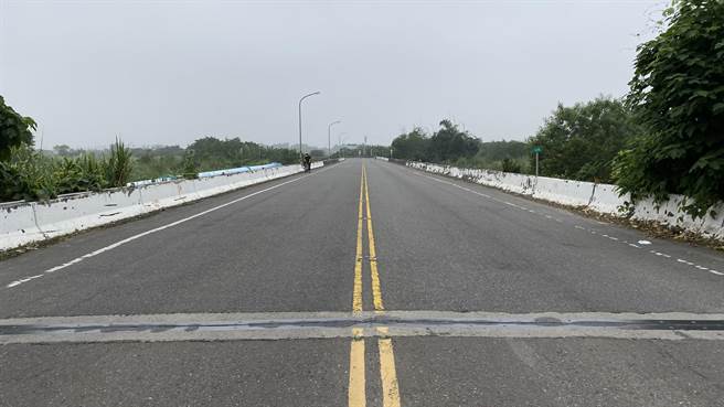 市府获得水利署补助2亿6910万元，「截弯取直」改建青叶桥。（张毓翎摄）