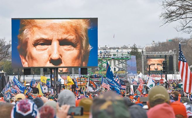 「川普死了」假消息衝上推特热搜。（中新社）