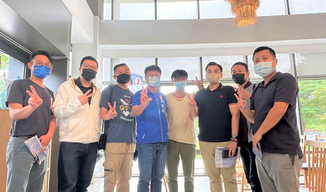 台东县议员、国民党籍台东市长候选人陈铭风4日提出青年政策。（蔡旻妤摄）