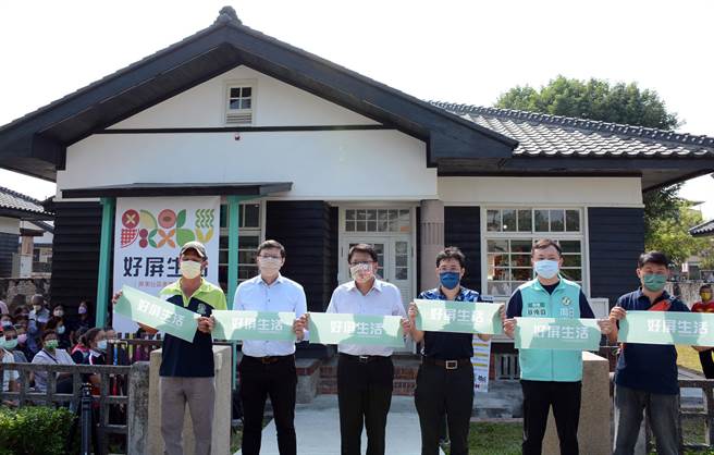 屏东社区好物快闪店，插旗胜利星村。(林和生摄)