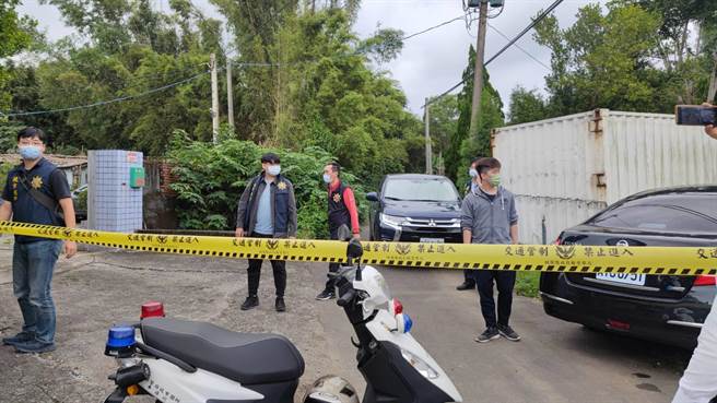 警方破获诈骗集团，发现有3人遭到虐死，其中2人弃尸龟山山区，现场拉起封锁线。（赖佑维摄）