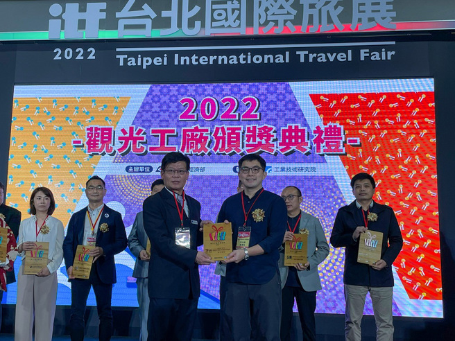 新北观光工厂「许新旺陶瓷纪念博物馆」入选经济部111年观光工厂的节庆首选与职人手作。(图／新北市政府提供)