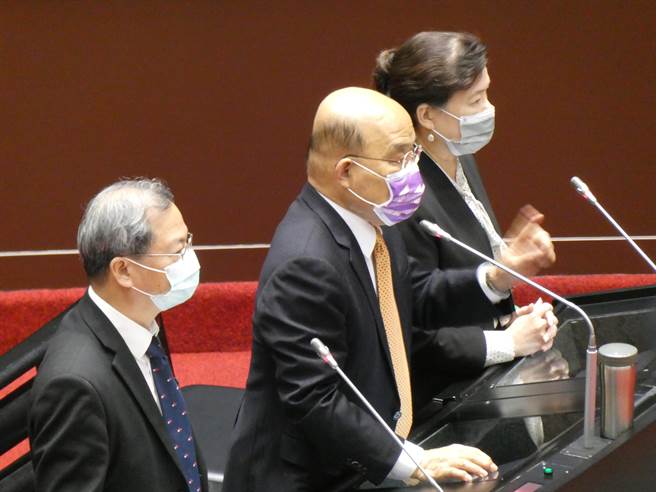 经济部编20亿预算参加日本2025大阪世界博览会，却不能用「台湾」或「Formosa」名义，只能挂名「玉山数位科技株式会社」参加。行政院长苏贞昌下午回应蓝委费鸿泰质询时说，「如果我可以做决定就用台湾、中华民国台湾，我也希望这样」。（周志豪摄）