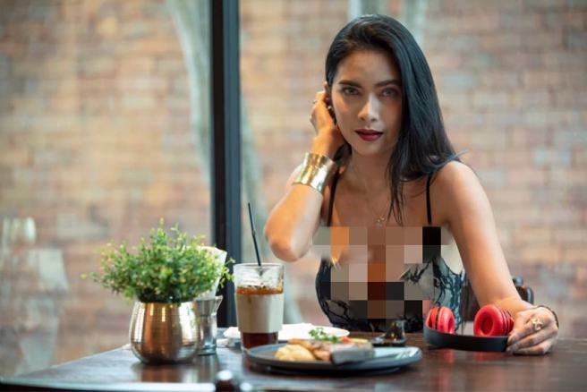 国外一名女网友穿性感洋装到餐厅用餐，岂料却被老板挡在门外，气得她PO出影片控诉，在网路上引发讨论。(示意图/达志影像)