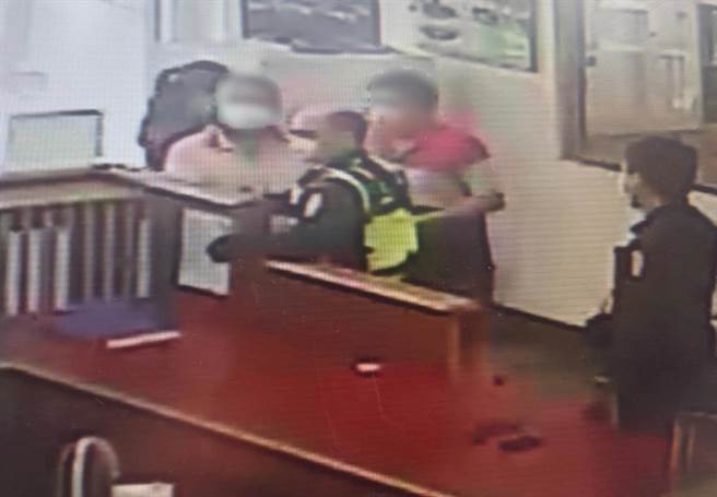 厨师遭诈1000万元，昨前往派出所报案时欲哭无泪。(警方提供／曹婷婷台南传真)