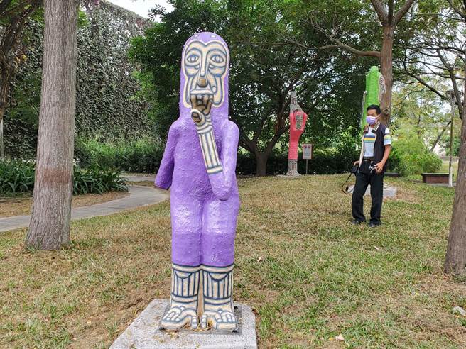 「舞猴」傳遞小猴群與八色鳥、紫斑蝶互動意象。（周麗蘭攝）