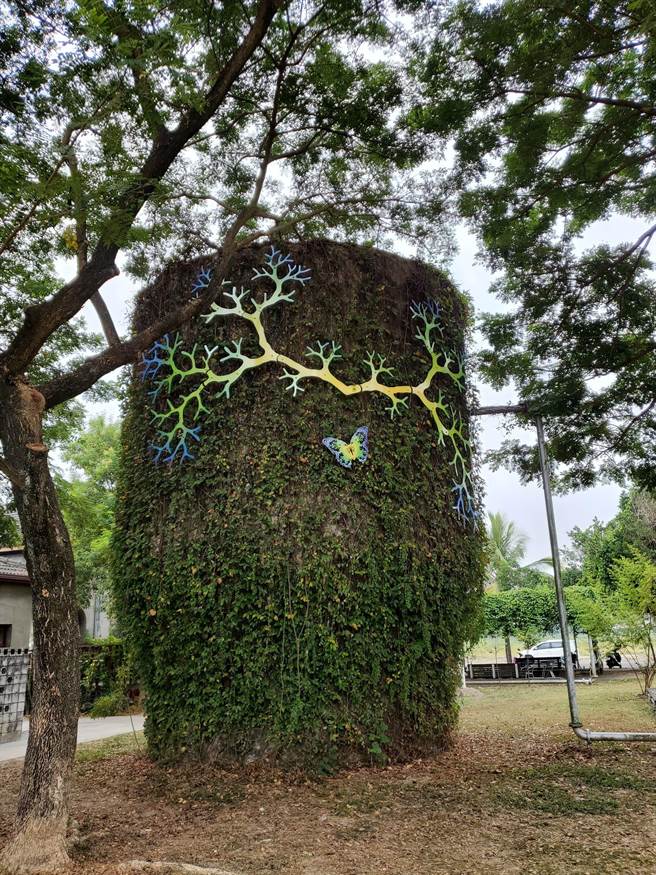 「翩翩」以AR技術重現群蝶翩翩飛舞。（周麗蘭攝）