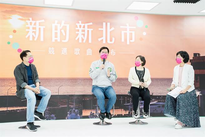 民進黨新北市長候選人林佳龍日前因確診而被迫暫時暫停選舉行程，4日終於疫後歸來首次進行公開活動，舉行《新的新北市》競選歌曲發表記者會(林佳龍競辦提供)