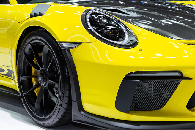 马来西亚一对父母高调用透明货柜装保时捷，高调送到女儿的工作地点给足生日惊喜。（示意图／达志影像）