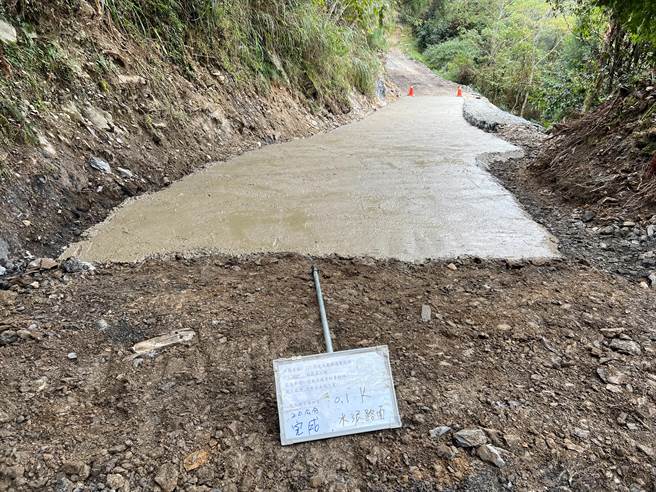 雪管处对大鹿林道东线路面改善工程延期，管制日期延后。（雪管处提供／谢明俊苗栗传真）