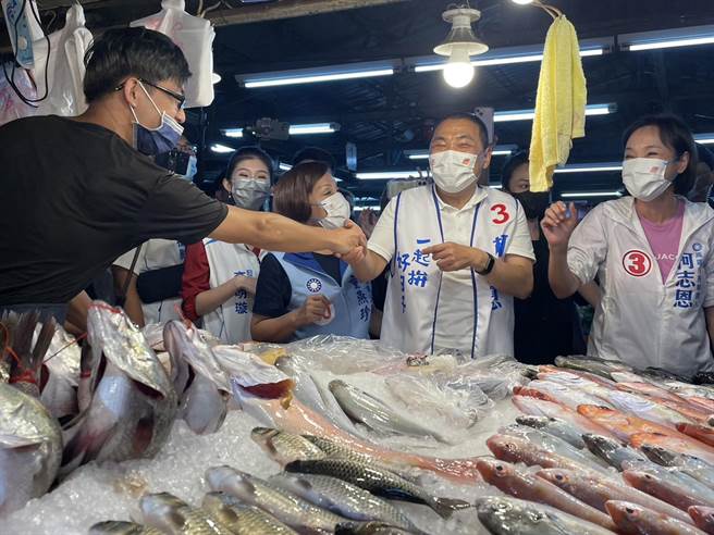 新北市长侯友宜4日南下高雄替国民党高雄市长候选人柯志恩辅选。（洪浩轩摄）