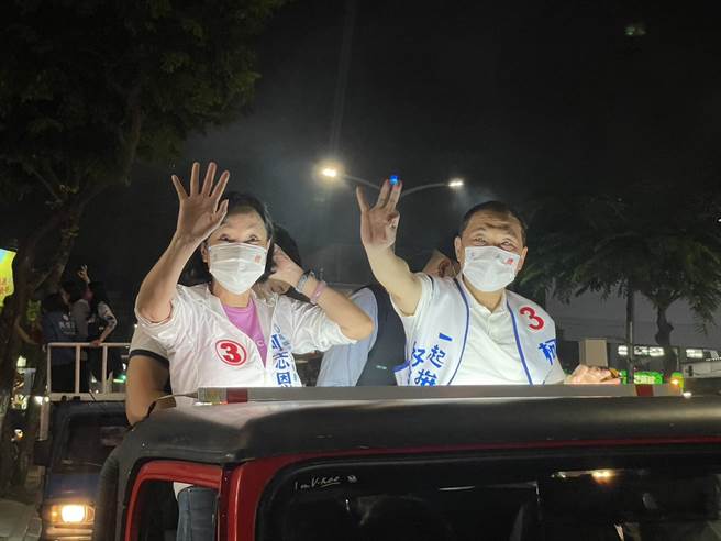 新北市长侯友宜4日南下高雄替国民党高雄市长候选人柯志恩辅选。（洪浩轩摄）