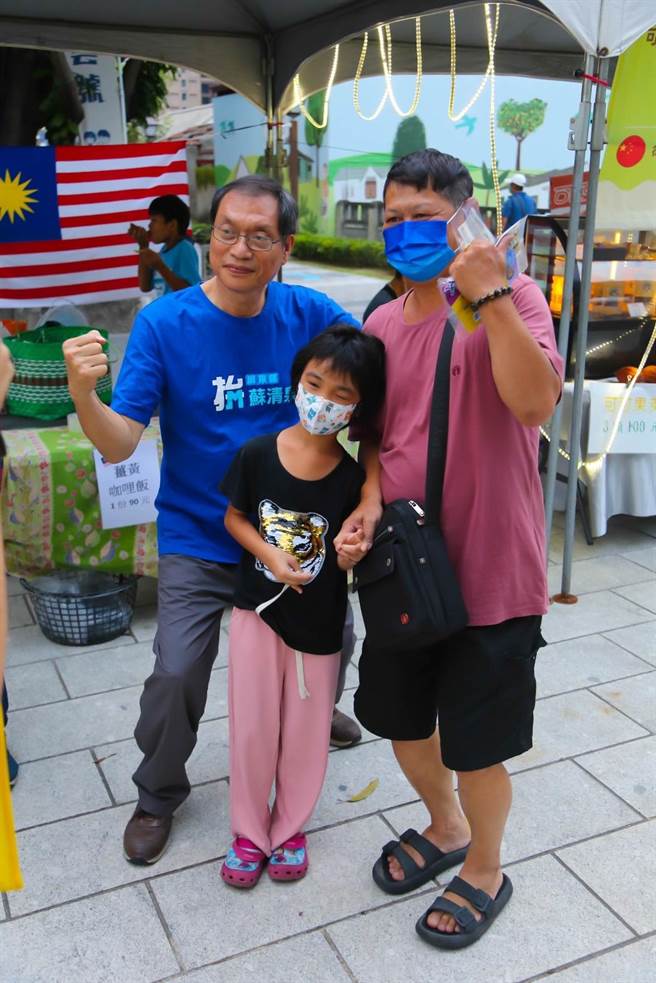 面對屏東縣年輕人口外移嚴重的問題，蘇清泉表示，解決之道除了招商引資，創造更多工作機會之外，應該從教育上讓孩子認同自己的故鄉。（蘇清泉團隊提供／謝佳潾屏東傳真）