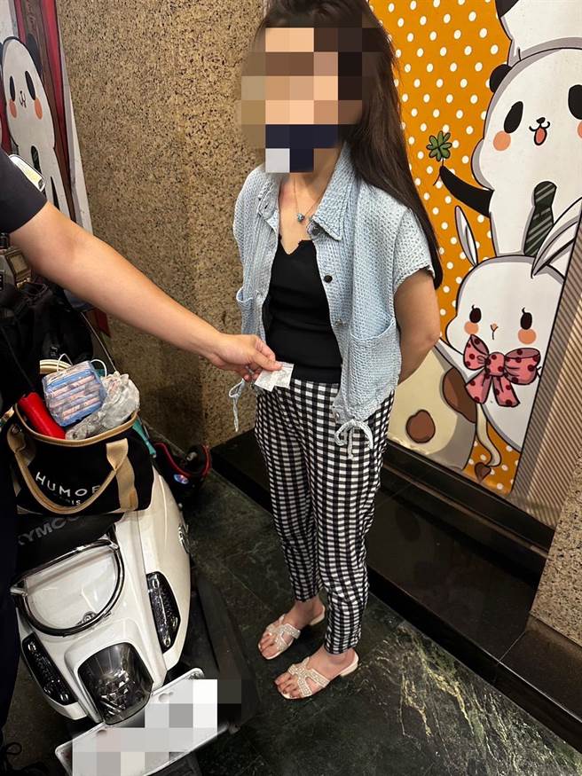 高雄警方日前凌晨盘查阙男、卢女时，查获海洛因、安非他命。（翻摄照片／崔正纲高雄传真）