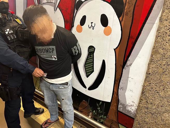 高雄警方日前凌晨盘查阙男、卢女时，查获海洛因、安非他命。（翻摄照片／崔正纲高雄传真）