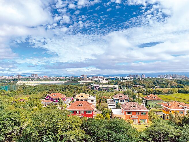 行政院长苏贞昌赴龙潭科学园区视察，宣布龙科三期计画相关作业启动。（吕筱蝉摄）