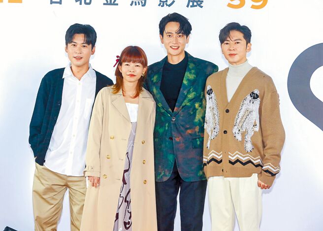 黄迪扬（左起）、陈虹任、刘冠廷、李国毅昨为《圣筊》首映会造势。（粘耿豪摄）