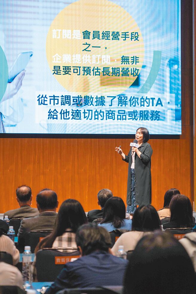 HAPPY GO鼎鼎聯合行銷公司總經理梁錦琳表示，透過訂閱延伸顧客價值，增加消費者持續回流，成為企業穩定且長期的營收來源。（石智中攝）