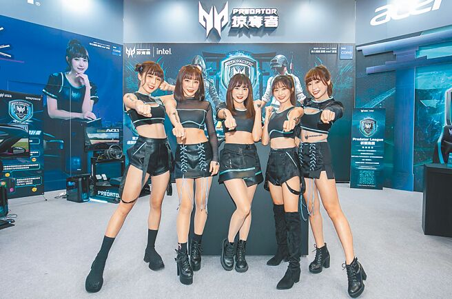 宏碁昨在WirForce 2022上请来Predator Girls应援女团出席活动，并宣布今年的双11狂热购物首推Acer双11神券，还有总价值百万即享券、日本东京行等抽奖大放送。（宏碁提供）