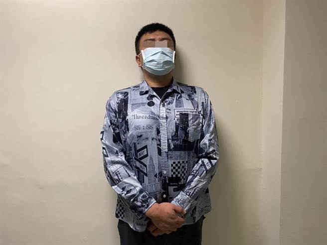 警方昨晚11时在桃园市龟山区文化二路查获35岁陈嫌，目前正初步厘清涉案内容及程度。（李奇叡翻摄）