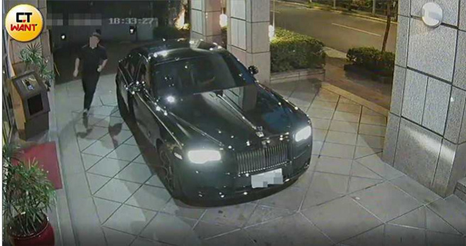 豪宅招待所一切以「高规格」接待，特别用劳斯劳斯当作在送客人的交通车。（中时资料库）