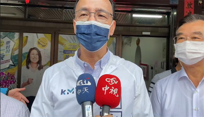 针对高端保住EUA，外界质疑为台北市长候选人陈时中解套。国民党党主席朱立伦今（5）日南下高雄辅选时痛批，民进党的「司马昭之心，路人皆知」。（柯宗纬翻摄）