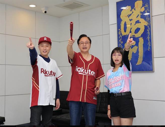 国民党桃园市长候选人张善政（中）透露与台中市长卢秀燕的PK约定。（张善政竞办提供／蔡明亘桃园传真）