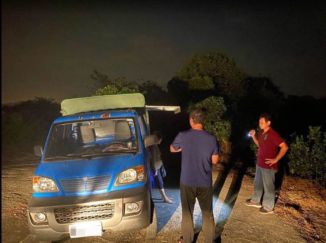 60岁杜姓妇人，从10月起连续5次盗採东山区果农作物，共窃取酪梨约1200斤及柳丁2000斤，市价共约10万元。（读者提供／李俊淇台南传真）