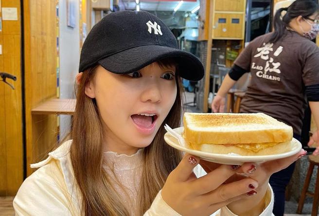 日籍YouTuber-我是Mana推荐老江红茶牛奶的火腿蛋吐司(高雄市观光局提供) 