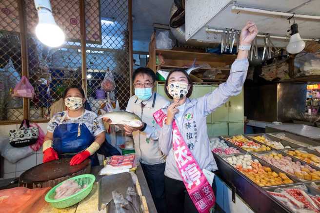 台南市市長黃偉哲（中）。（圖／取自黃偉哲臉書）