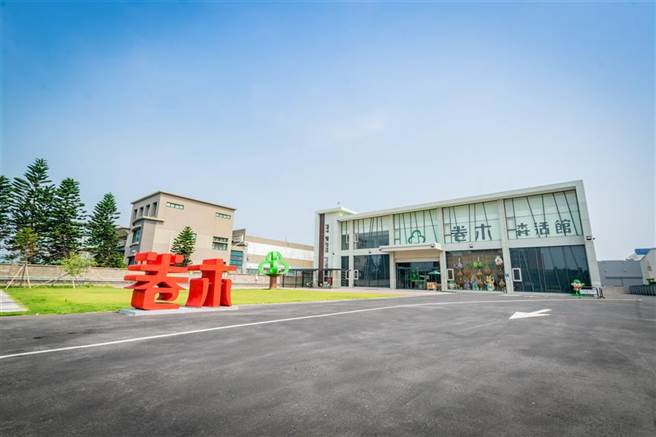 随着社会的变迁以及产业的转型，政府推动鼓励传统工厂转型观光工厂，目前国内共有165家观光工厂，彰化就有15家。（县府提供／吴建辉彰化传真）
