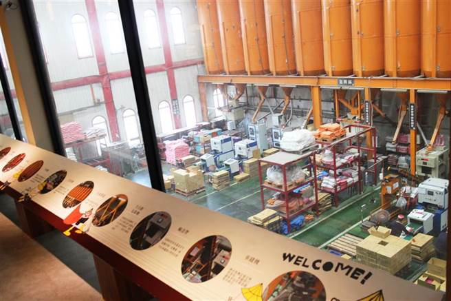 日前经济部工业局在台北国际旅展办理「观光工厂产业发展推动计画成果与颁奖典礼」，彰化共有6家观光工厂获奖，评鑑数位居全国第4名。（县府提供／吴建辉彰化传真）