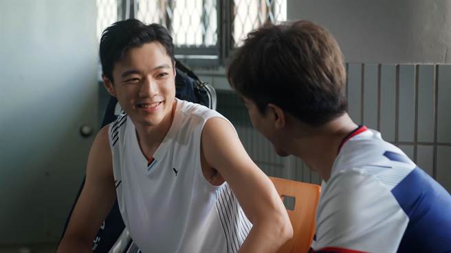 「羽球王子」王子维客串演出。（民视提供）