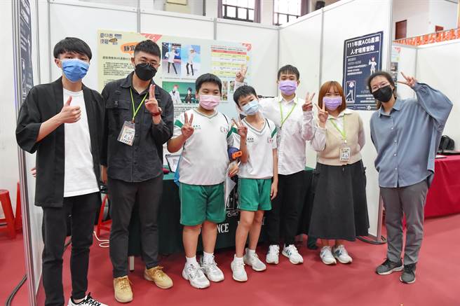 「2022台中技職秀起來」透過技職特色亮點區、大學攜手產業區、元宇宙創新等展區，呈現年度推動的具體成果。（靜宜大學提供）