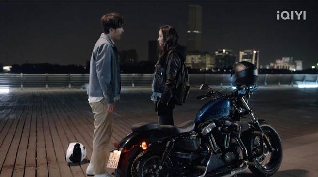 杨幂与白宇一开始相遇互不对盘。（爱奇艺国际站提供）