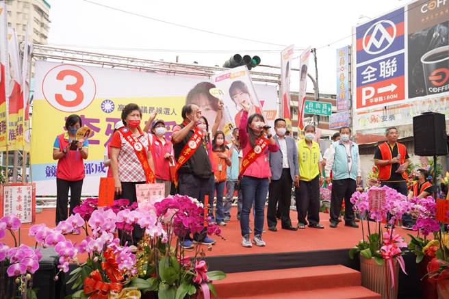 高雄市议员候选人李雅静5日成立竞选总部。（李雅静竞总提供／杨舒婷高雄传真）