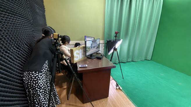 金门产业创新中心设有专业直播室，可提供入驻团队即时行销服务(于家麒摄)