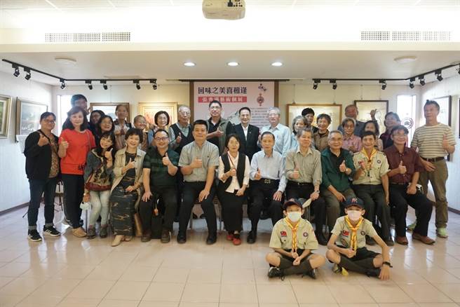 从事教育工作30年、投身艺术创作领域超过半世纪的张秀满，即日起在南屯万和宫麻芛文化馆创意艺廊举办「回味之美喜相逢」艺术展。（万和宫提供／林欣仪台中传真）