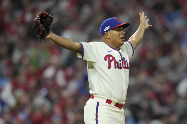 苏亚雷斯一直到球季末才趋于回稳，在季后赛成为了费城人的「隐藏王牌」。(美联社)