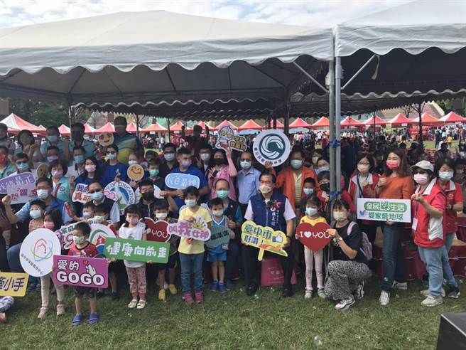 台中市教育局家庭教育中心今日在太平举行闪「跃」幸福‧爱的动力亲子动滋趴活动。（台中市教育局提供／陈淑娥台中传真）